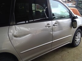 2005 TOYOTA SIENNA, SILVER, LE MODEL, 3.3L, FWD, AT.  Z26278